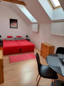 Ruang duduk di Dvoupokojový apartmán s kuchyňským koutem +5 gambar
