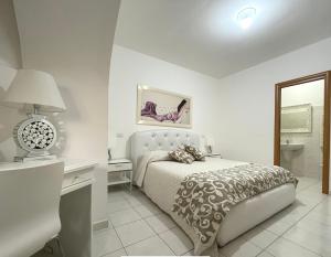 A bed or beds in a room at Bella Matera