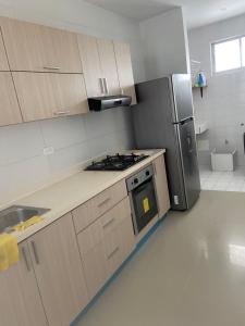 Kuchyň nebo kuchyňský kout v ubytování Apartamento con balcon y vista al mar en Coveñas