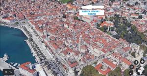 an overhead view of a city with a bridge at Priska Heritage Rooms in Split