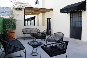 a group of chairs and tables on a patio at Hotel Real de Castilla Nuovo in Guadalajara