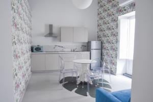 Kuchyň nebo kuchyňský kout v ubytování Corso Vittorio Elegant Suites Lipari