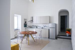 Kuchyň nebo kuchyňský kout v ubytování Corso Vittorio Elegant Suites Lipari