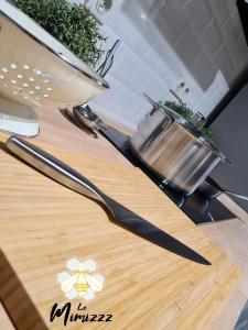 a knife sitting on top of a wooden cutting board at Le Mimizzz in Entraygues-sur-Truyère