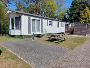 Photo de la galerie de l'établissement Modern en chic chalet tot 4 personen op de Veluwe Recreatiepark De Oude Driest - All inclusive, à Putten