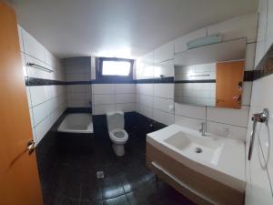 Koupelna v ubytování Souda apartment
