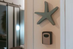 a door with a starfish on the wall at Laguna Suite B&B in Chioggia