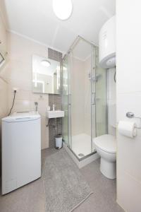 Ванна кімната в Tennis apartment Dubrovnik, FREE parking, beach
