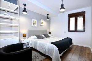 A bed or beds in a room at Apartamento Valverde II