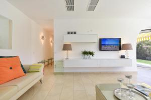 Televízia a/alebo spoločenská miestnosť v ubytovaní Bungalow Sun Club EM259A by VillaGranCanaria