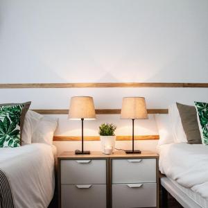 Łóżko lub łóżka w pokoju w obiekcie Real Beds Madrid