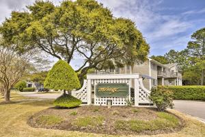 Gallery image of Home with Deck in Corolla Light Walk to Beach! in Corolla