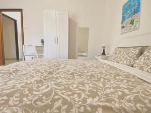 Postel nebo postele na pokoji v ubytování Guest House Service - Express Airport Apartment