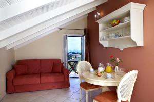 A seating area at Dafnoudi Hotel Apartments