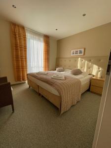 a bedroom with a large bed and a window at Lakeview Appartements in Zeuthen