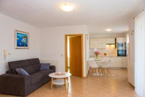 Kuchyňa alebo kuchynka v ubytovaní Apartments Lorena