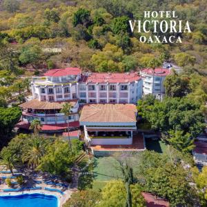 une vue aérienne sur un hôtel vitoria oaxaca dans l'établissement Hotel Victoria Oaxaca, à Oaxaca