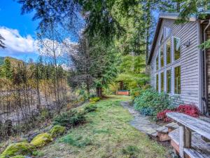 Gallery image of Rapid River Retreat in Rhododendron