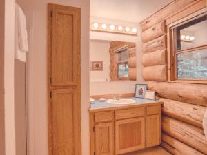 Φωτογραφία από το άλμπουμ του Bear Den Log Cabin - Meredith Lodging σε Welches +36 φωτογραφίες