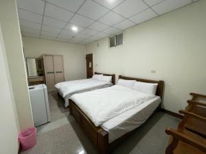 Postel nebo postele na pokoji v ubytování 枋寮遊客民宿
