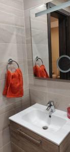 Koupelna v ubytování Wileg 4B Luxury Two Bedroom Apartment with Shared Swimming Pool.