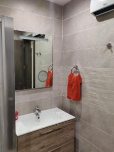 Koupelna v ubytování Wileg 4B Luxury Two Bedroom Apartment with Shared Swimming Pool.