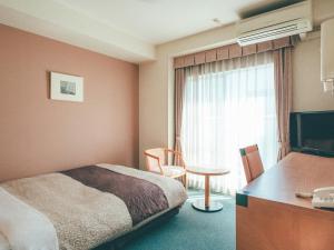 Postel nebo postele na pokoji v ubytování Kuretake Inn Okayama