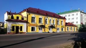 a yellow building on the side of a street at Dvina Hotel in Velikiy Ustyug