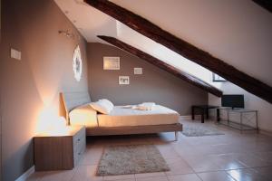 a bedroom with a bed in a attic at Duomo in Turin