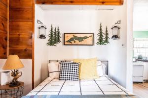 Зона вітальні в Lakewood Cabins