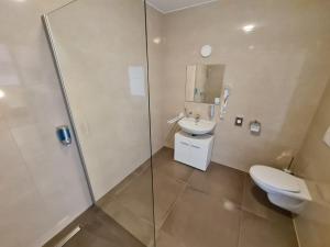 Ванна кімната в check-inn hotels - Offenbach