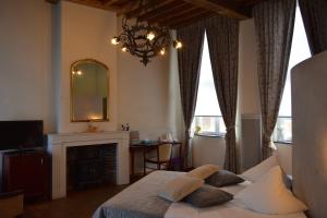 a bedroom with a bed and a fireplace and a mirror at Oranje City Hotel in Diest
