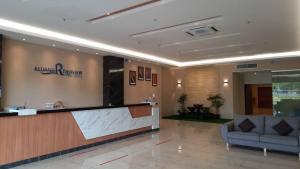 a lobby of a hotel with a reception desk at KLUANG RIVERVIEW HOTEL in Kluang
