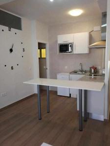 Η κουζίνα ή μικρή κουζίνα στο KubiK APARTAMENTOS K1