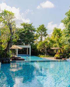 Πισίνα στο ή κοντά στο Royal Kamuela Villas & Suites at Monkey Forest Ubud - Adult Only