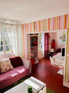 La Croix-sur-Ourcq的住宿－Adorable et amusante maison de campagne，相簿中的一張相片