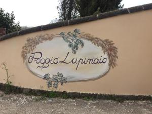 a sign on the side of a building at Podere Poggio Lupinaio in San Martino