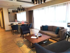 A seating area at Somerset Maslak Istanbul