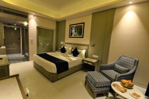 Postel nebo postele na pokoji v ubytování Stardom Resort Jaipur