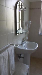 Koupelna v ubytování B&B Capo Sant'Alessio