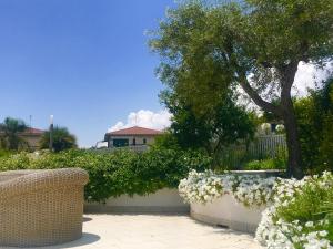 Vonkajšia záhrada v ubytovaní Path House - Etna & Sea View