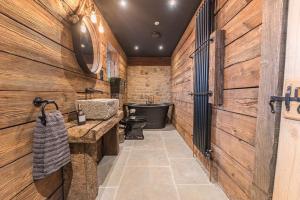Ένα μπάνιο στο Quirky Retreats - The Barn +23 φωτογραφίες