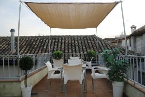 Un balcón o terraza de Laurel Suites Apartments