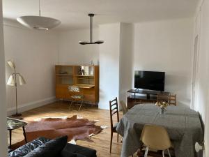 a living room with a table with a large animal rug at Appartement Villa Medreville in Nancy