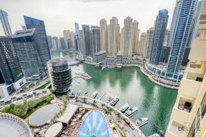 Nespecifikovaný výhled na destinaci Dubaj nebo výhled na město při pohledu z apartmánu
