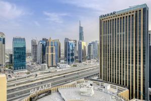 Nespecifikovaný výhled na destinaci Dubaj nebo výhled na město při pohledu z apartmánu