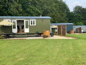 Gallery image of 'The Barrington' - Westwell Downs Shepherd Huts in Burford