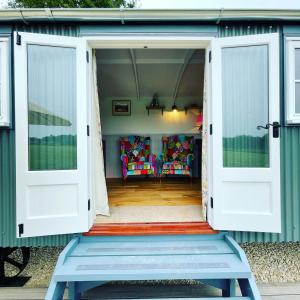 Gallery image of 'The Barrington' - Westwell Downs Shepherd Huts in Burford