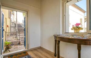 A balcony or terrace at Amazing Home In Belvedere Fogliense