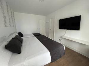 Säng eller sängar i ett rum på Hotel Avelina